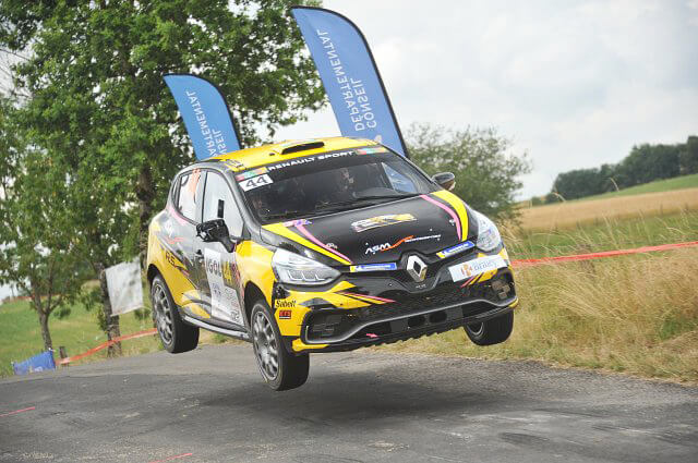 Sara, competing in the Renault Clio French Championship in 2019.